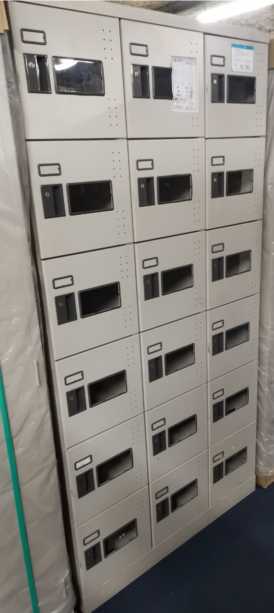 18人用シューズロッカー