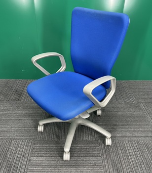 オカムラ　事務チェア　カロッツァ肘付き