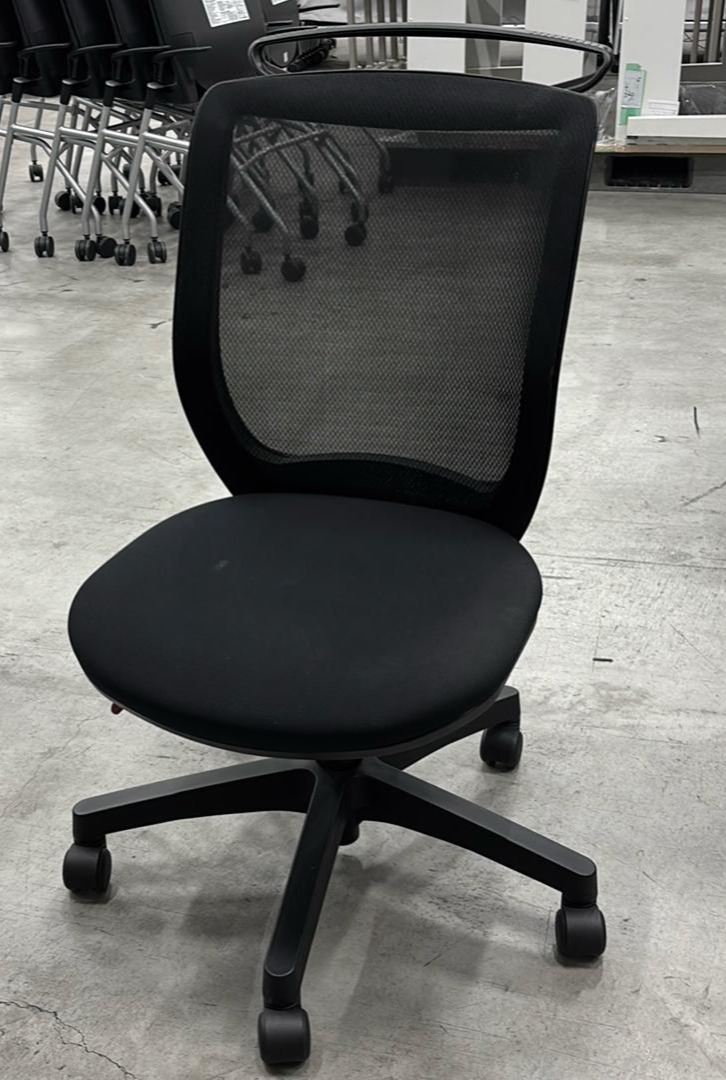 LION事務チェア（黒）