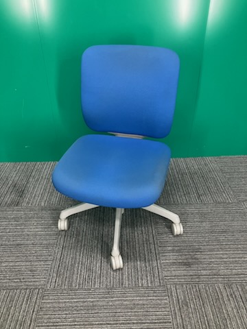 オカムラ 肘無し事務チェア