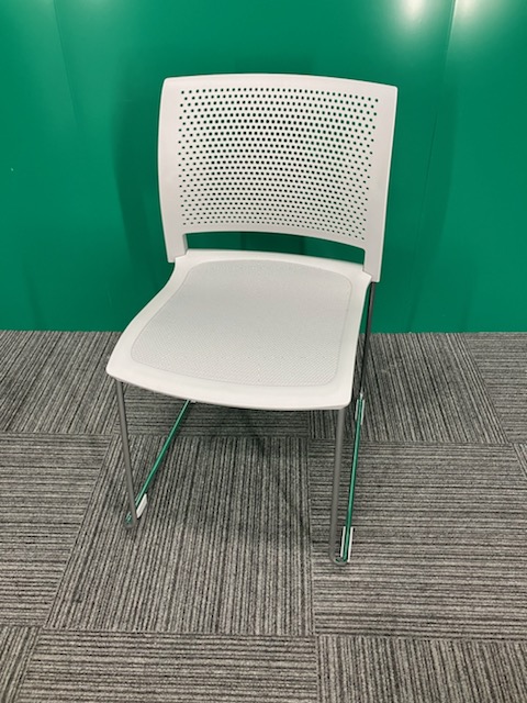コクヨ スタッキングチェア スプライン