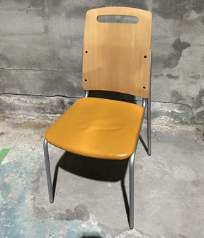 オリバー　スタッキングチェア　オレンジ