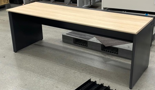 オカムラ　フリーアドレスデスク　片面