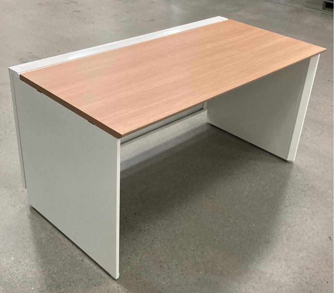 オカムラ平デスク（プロユニット）