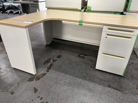 オカムラ　L字片袖デスク