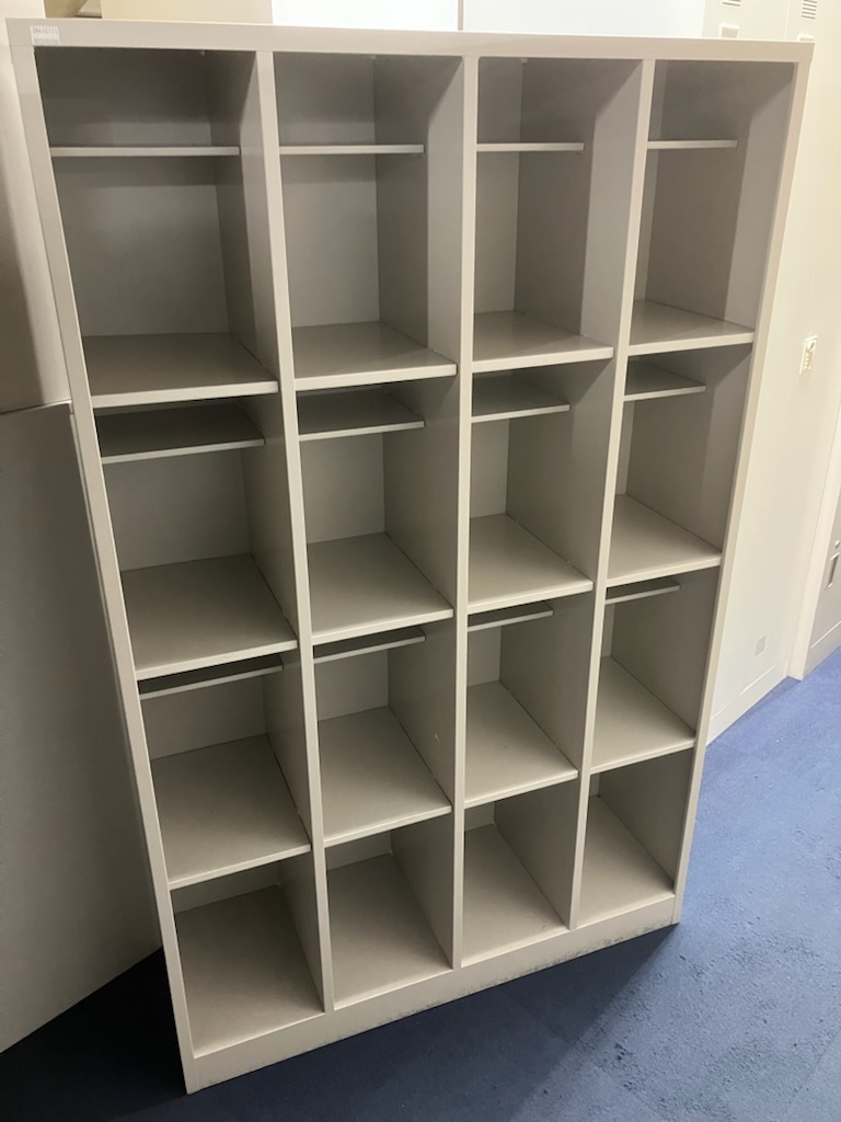 コクヨ 16人用シューズロッカー