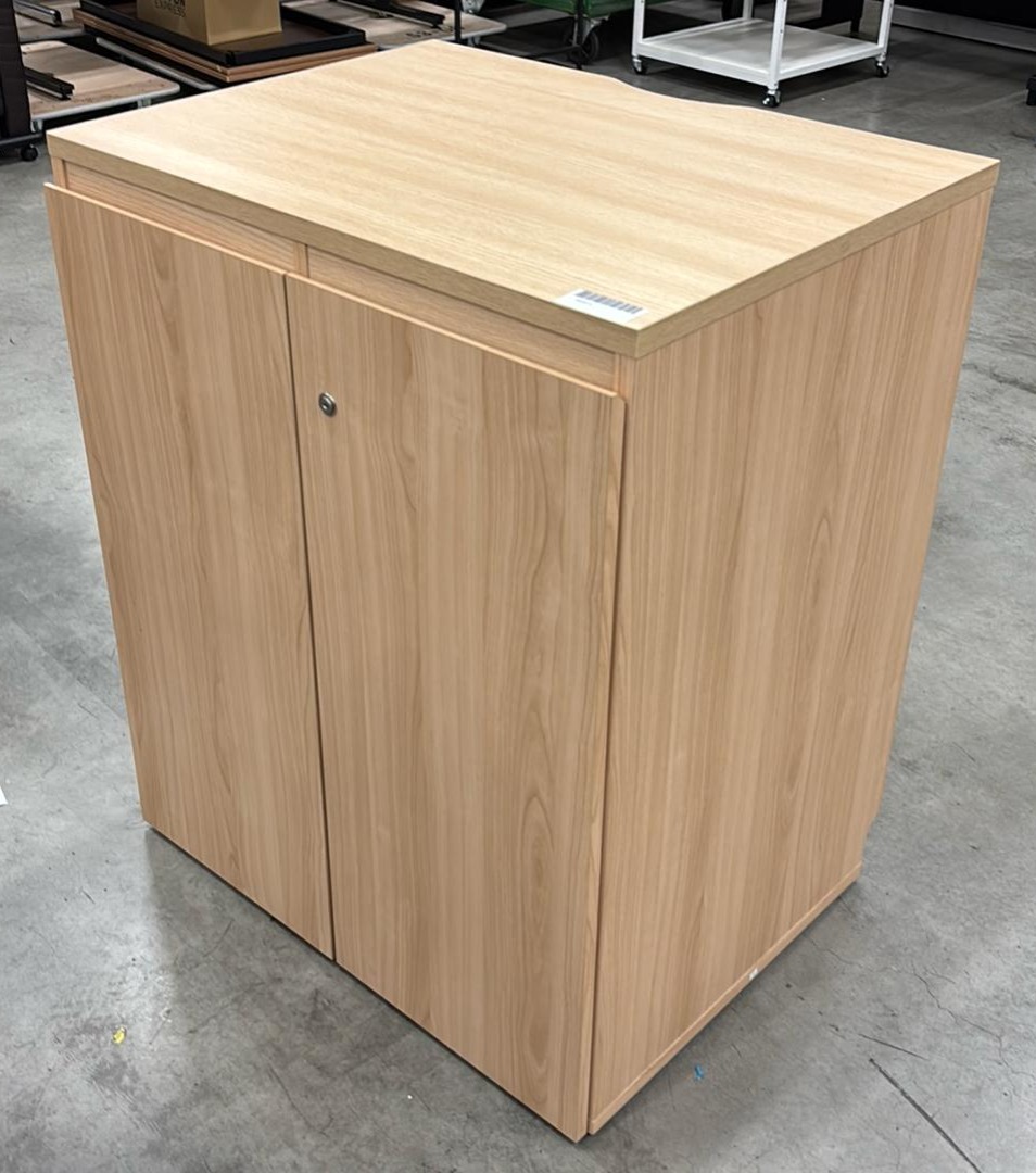 両開き木製キャビネット