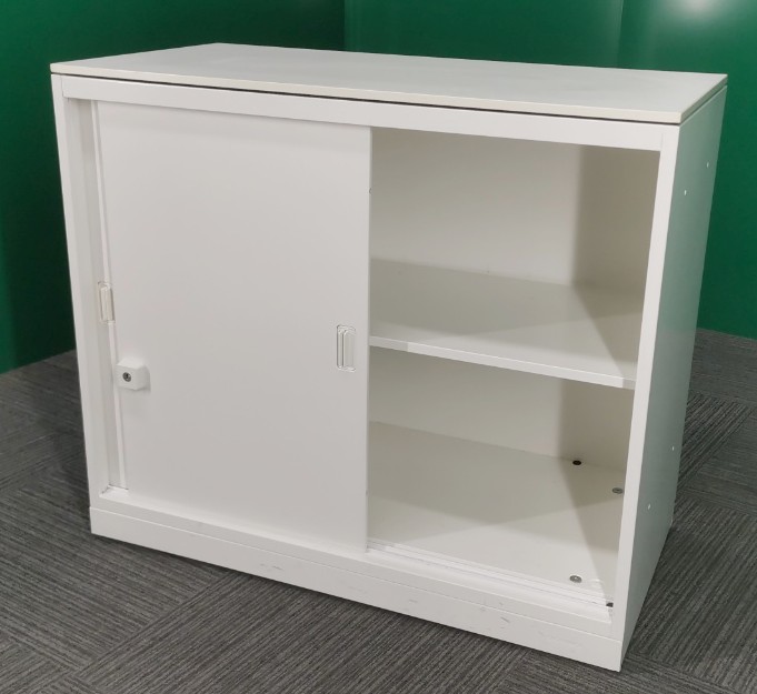 オカムラ 低背引戸書庫 白 天板付