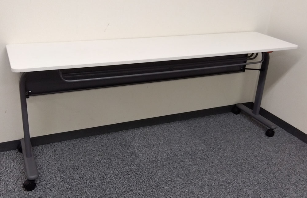 ウチダフォールディングテーブル（1845）