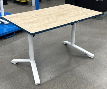 コクヨ フラットテーブル イニシア2023年