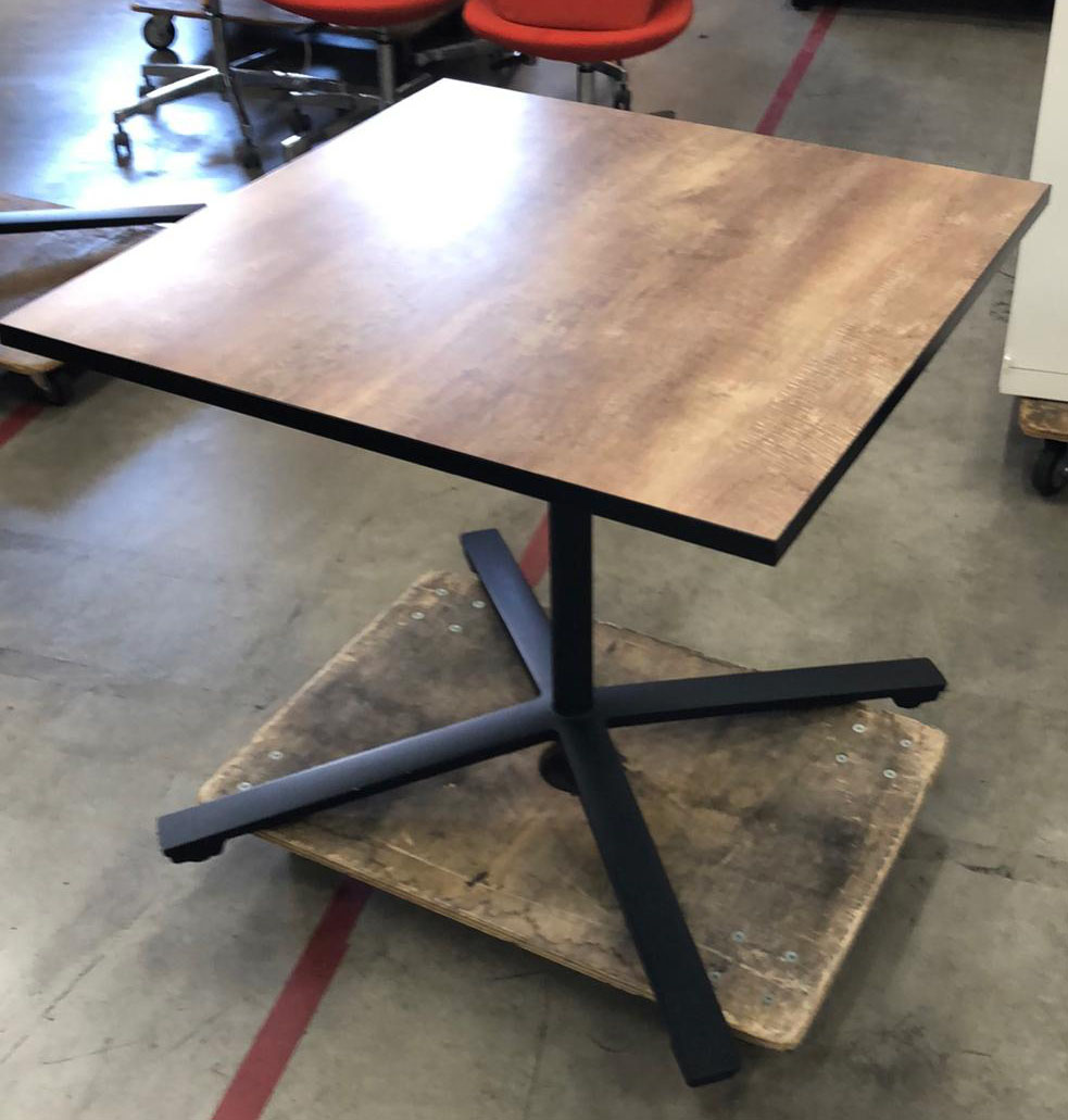 コクヨミーティングテーブル（W800角）